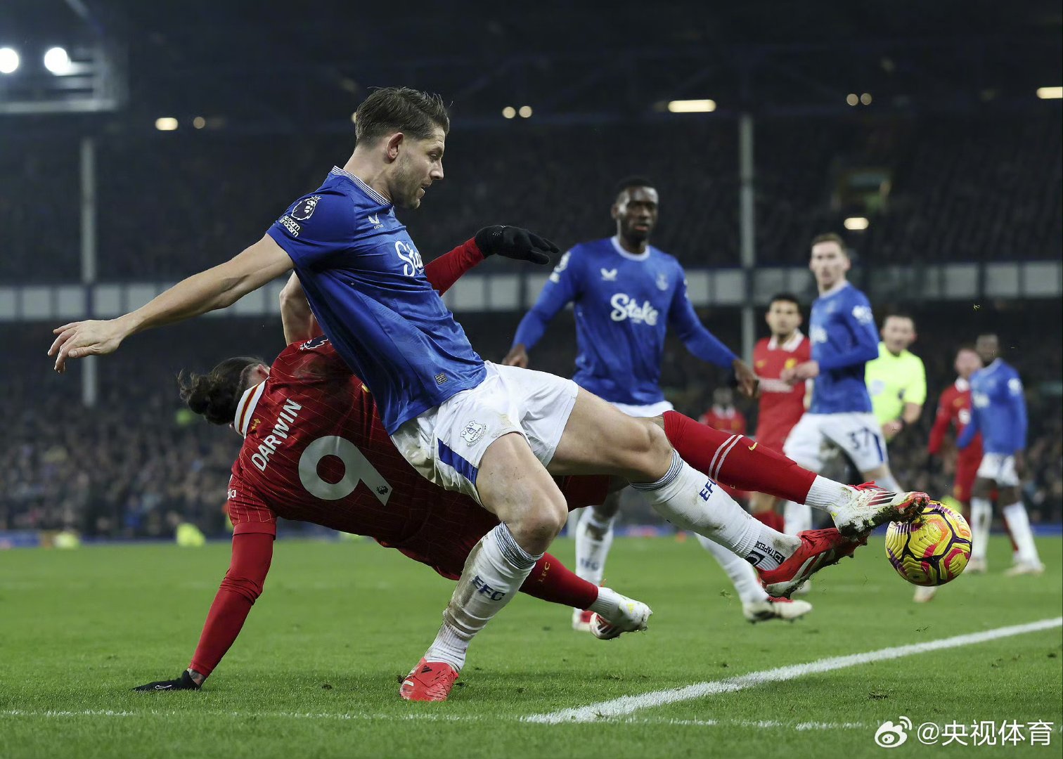 包含利物浦队对柏林赫塔队友谊甲赛精彩对决的词条