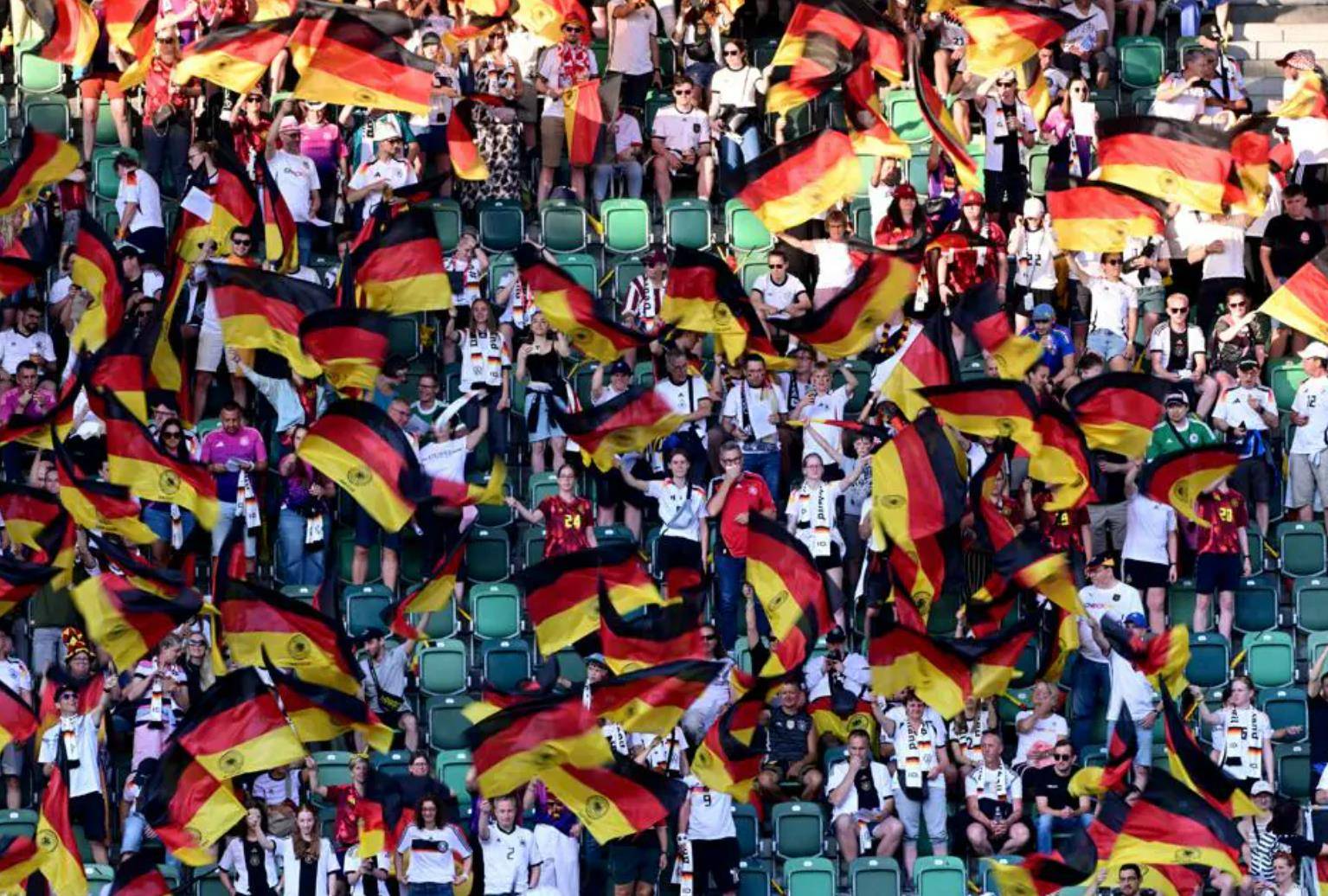 德国女足队在比赛中实现完美连胜