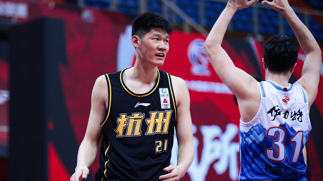 四川男篮备战对阵北京队，全队备战备战