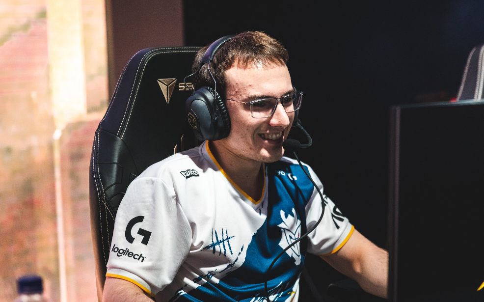 爱游戏大厅-CLG横扫FNC，Perkz单局斩获MVP鏖战多局八强赛，点燃全场激情