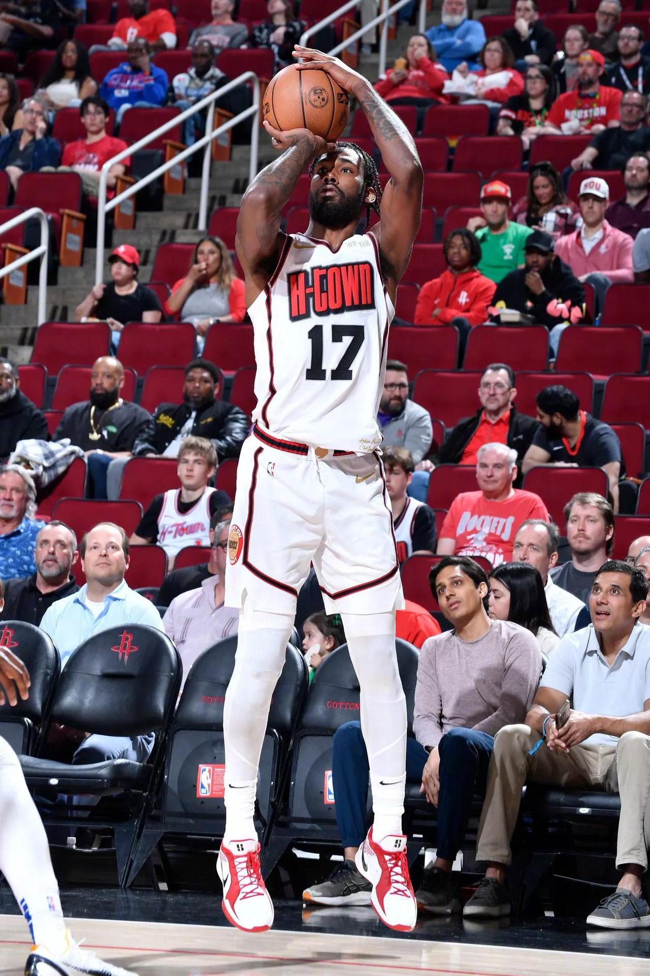 爱游戏官方-火箭新援表现出色，帮助球队取得胜利