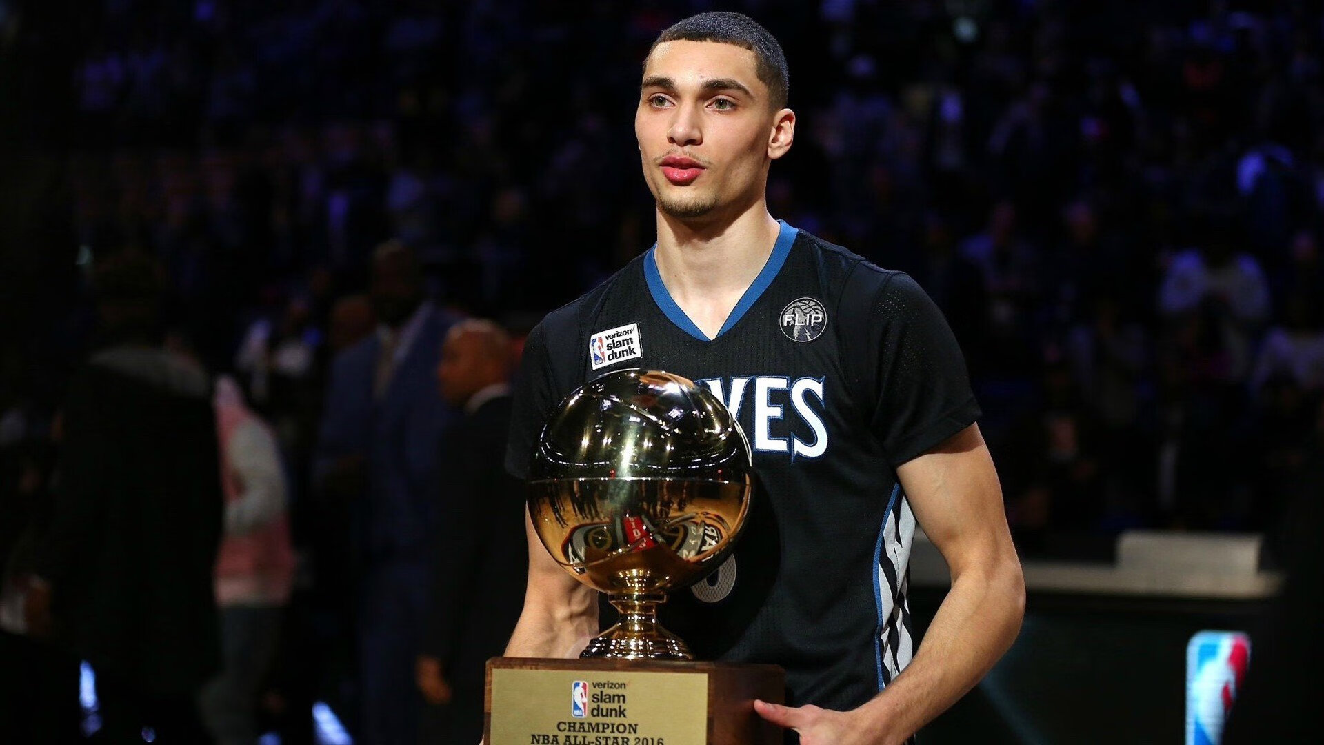 爱游戏官方入口-篮球之夜的唯一性，猛龙力克灰熊，约基奇刷新纪录的双重奇迹