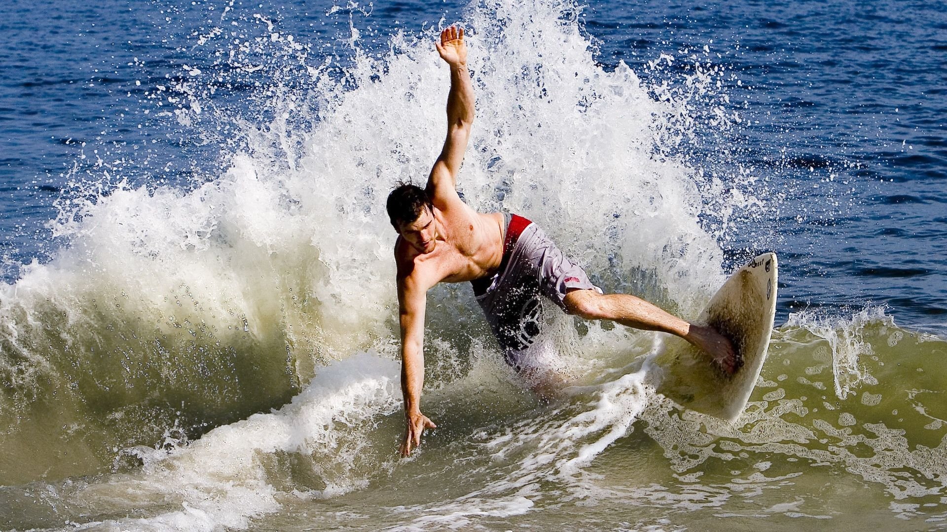 赛道秩序的崩解,红牛横扫法拉利,维斯塔潘的王座宣言